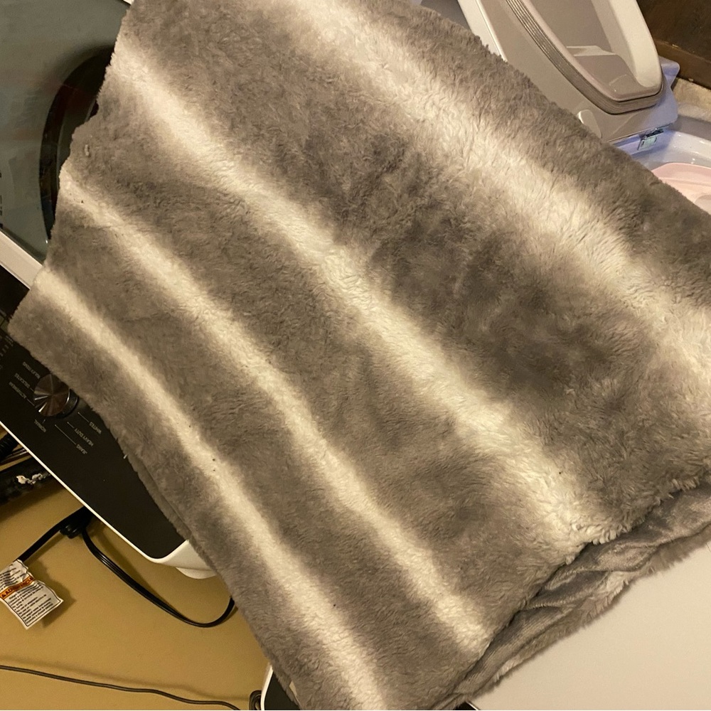 Throw blanket